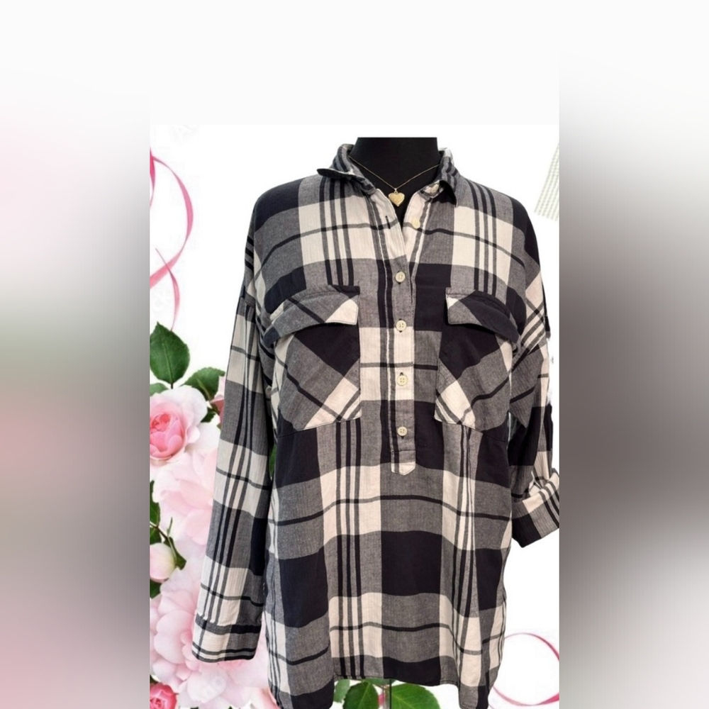Old navy size large boyfriend grey, white, and black plaid top